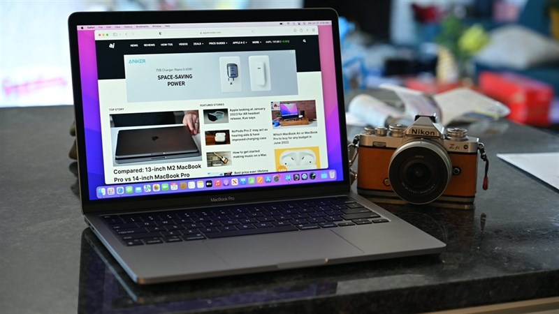 Thiết kế quen thuộc nhưng không có hề kém sang trọng Macbook Pro M2