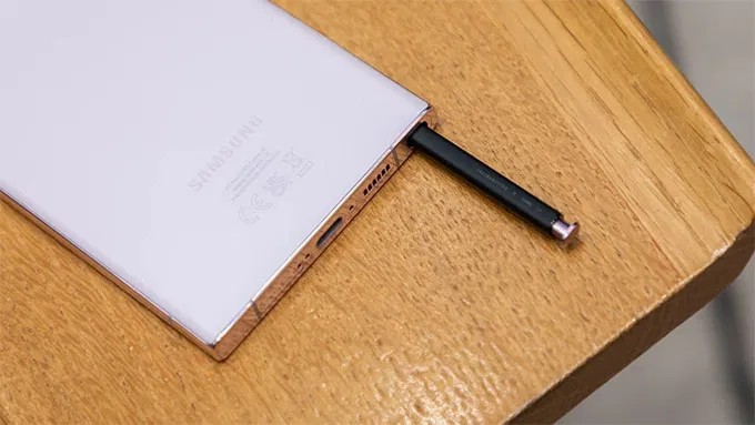 Khung máy phẳng hơn trên Galaxy S23 Ultra 256GB Cty
