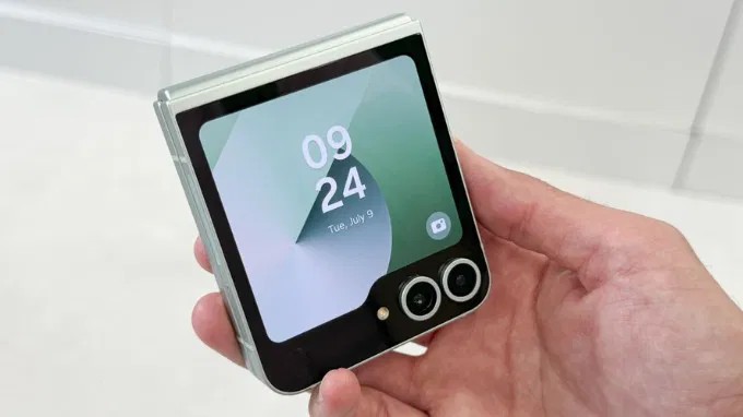 Màn hình phụ của Galaxy Z Flip 6