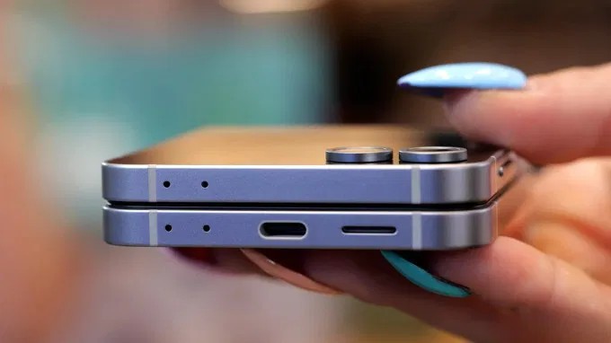 Pin và sạc của Galaxy Z Flip 6