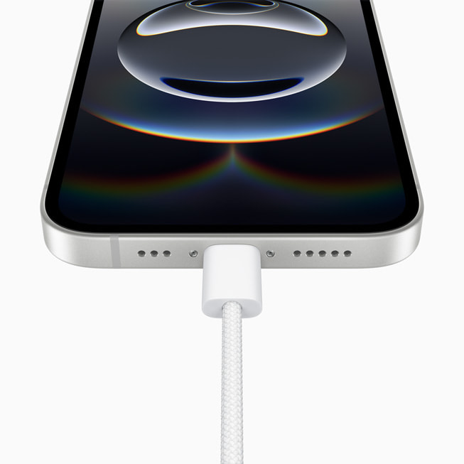 Cận cảnh cổng USB-C trên iPhone 16e.